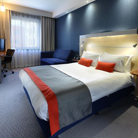 Holiday Inn Express Dublin-Airport By Ihg Сантрі Екстер'єр фото