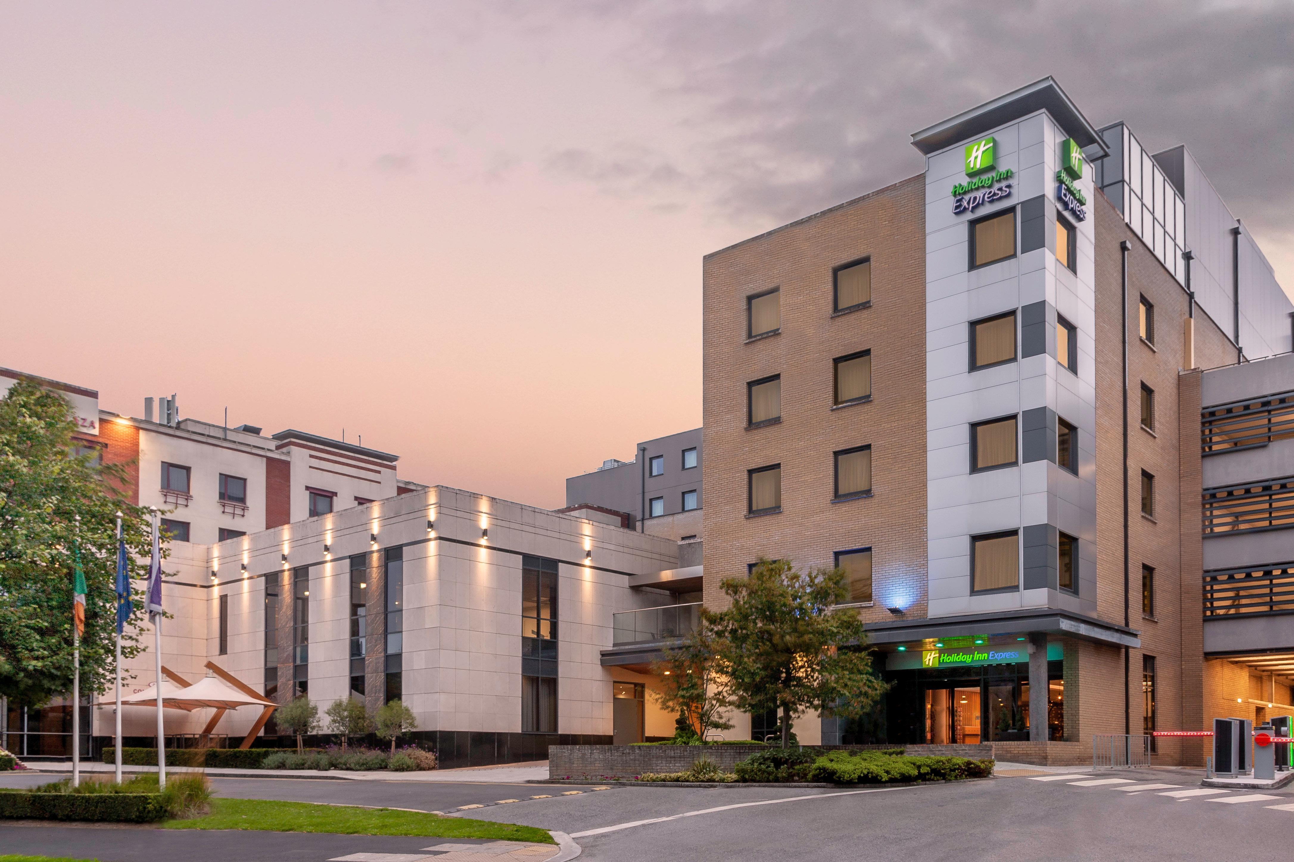 Holiday Inn Express Dublin-Airport By Ihg Сантрі Екстер'єр фото