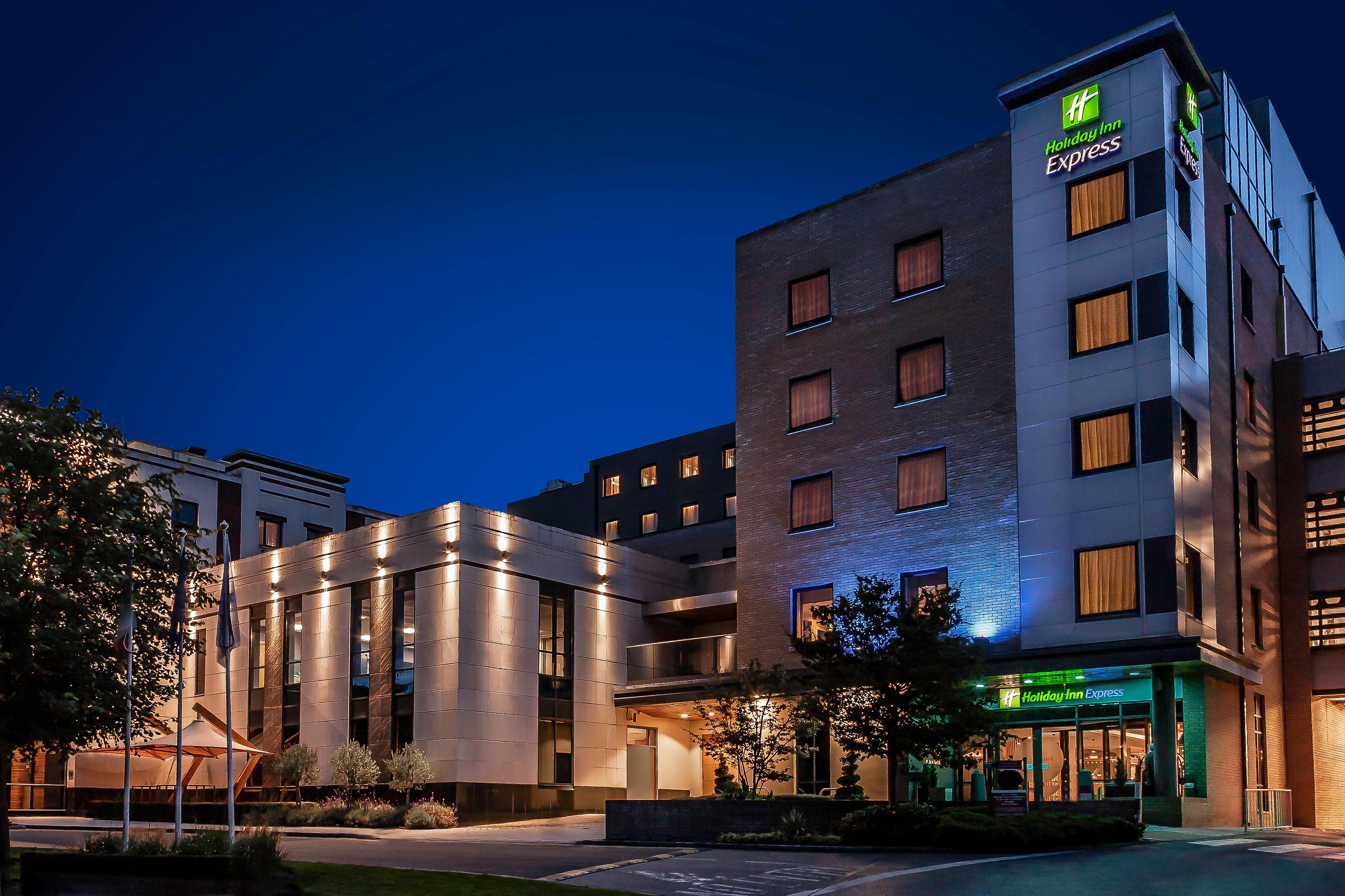 Holiday Inn Express Dublin-Airport By Ihg Сантрі Екстер'єр фото