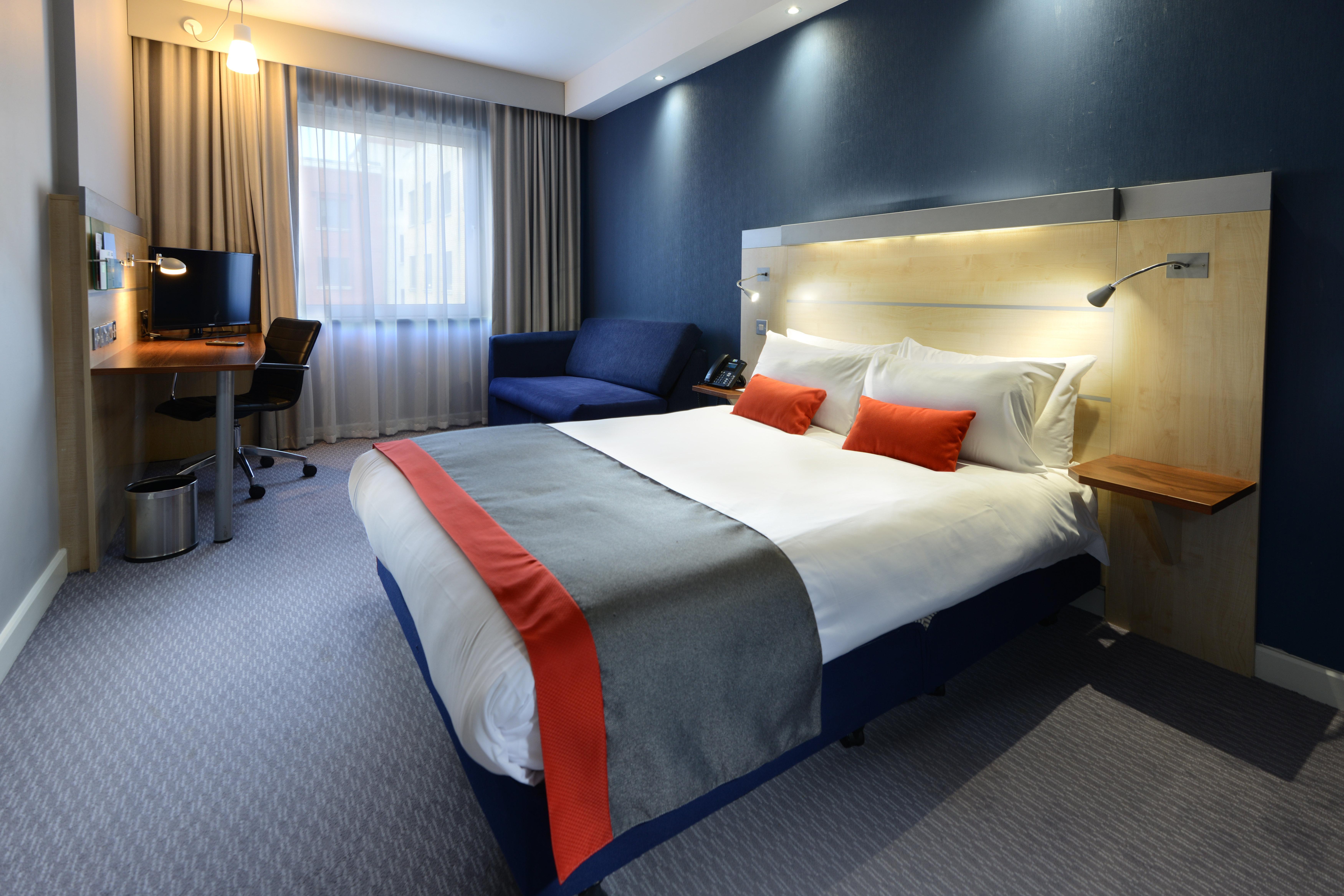 Holiday Inn Express Dublin-Airport By Ihg Сантрі Екстер'єр фото