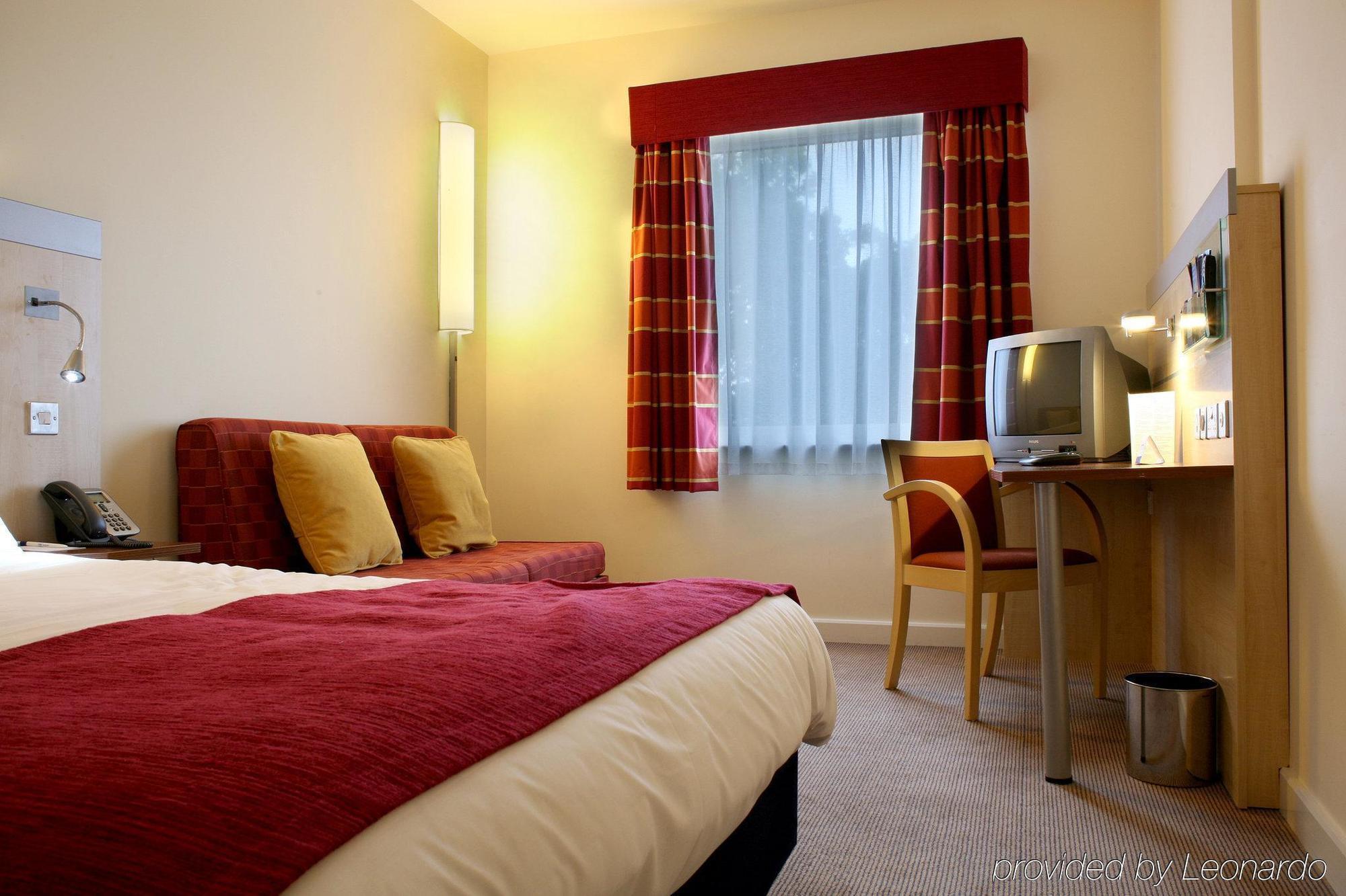 Holiday Inn Express Dublin-Airport By Ihg Сантрі Номер фото